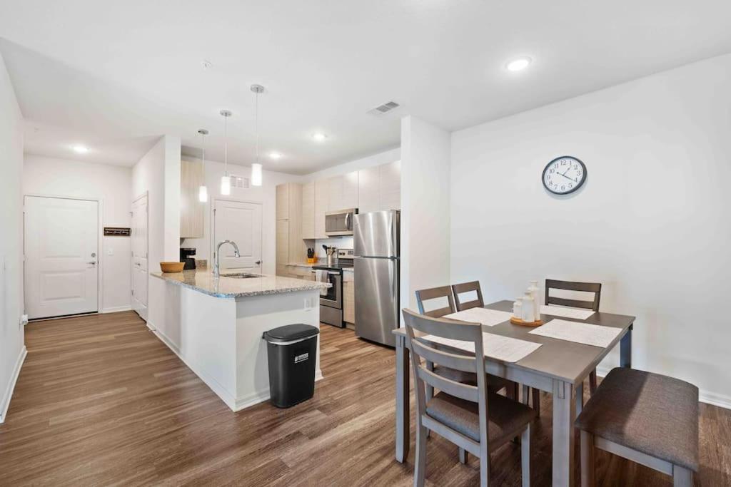 Lavish 2Br Apartment In Tampa Eksteriør billede